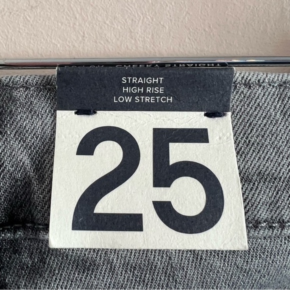 Gap | NWT High Rise Cheeky Straight Jeans - Picture 3 of 8